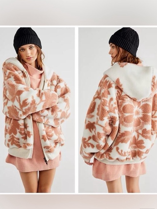 We The Free Jackets & Blazers - We The Free Floral Sherpa Hooded Jacket in Dusty Rose & Cream